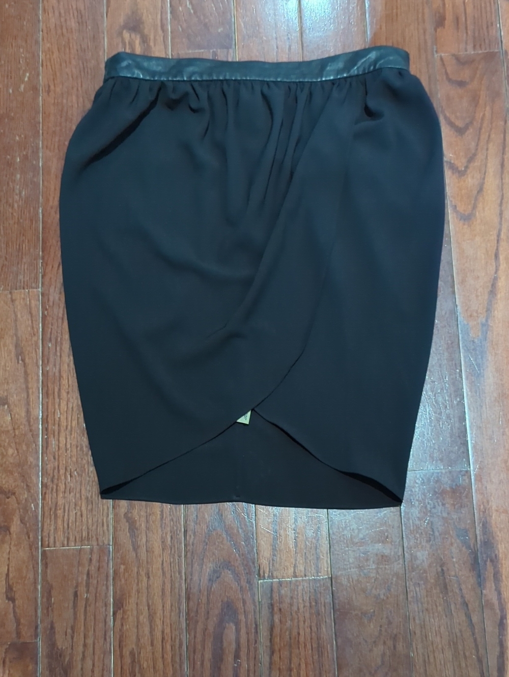 Vintage Alice & Olivia Faux Wrap Tulip Skirt with soft leather trim - size 8